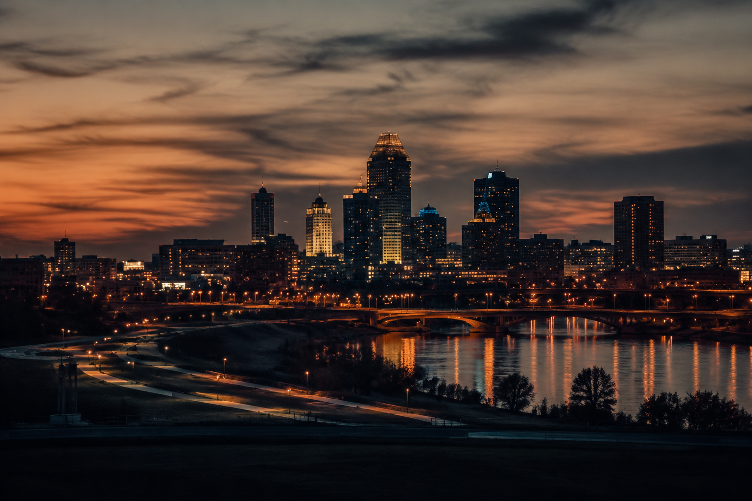Des Moines, Iowa Night Scene — 3Cupid Cuckold Dating in Des Moines, Iowa