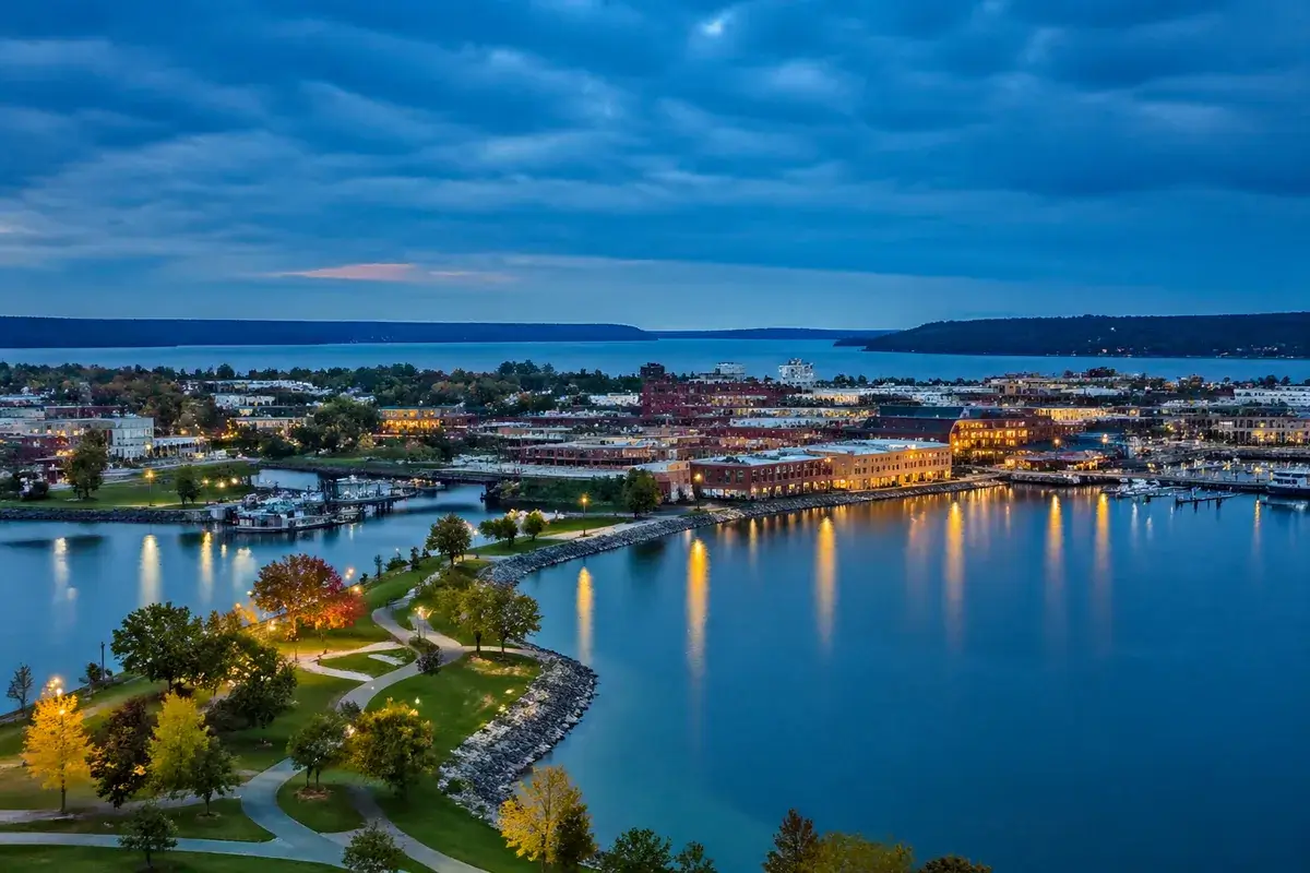 Traverse-city-02-cityscape in Traverse City, Michigan